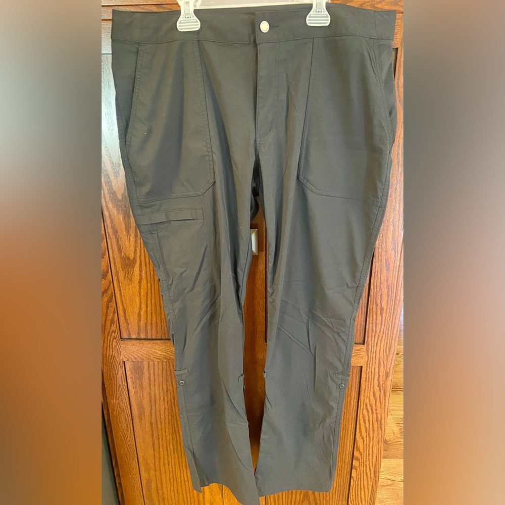 Women’s Sz 16 Columbia Black Cargo Roll Up Lightweight Pants New without tags